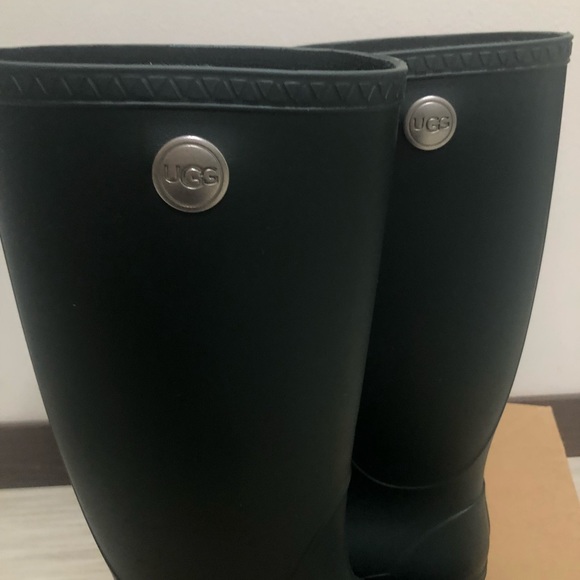 UGG Shelby Rainboots in Matte Olive - Picture 12 of 13